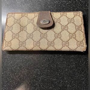 Brown Gucci wallet